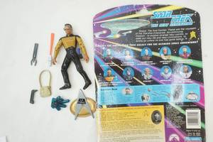 lot 17 image: Star Trek La Forge figure 5 plus accessories