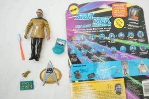 lot 18 image: Star Trek La Forge figure 5 plus accessories