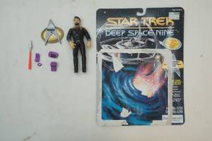 lot 28 image: Star Trek Deep Space Nine