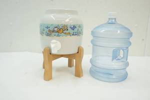 lot 181 image: Water Station