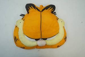 lot 182 image: Pillow