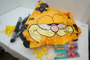 lot 183 image: Kids Garfield Tent