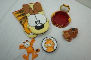 lot 238 image: Garfield Collectables