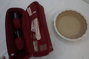 lot 241 image: Eddie Bauer Wine Set and Pie Pan