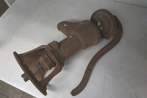 lot 268 image: Cast Iron hand bump