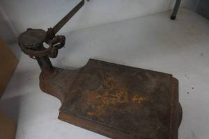 lot 269 image: Cast iron Scale with weights