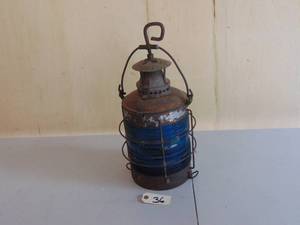lot 36 image: Large Antique Navigational Lamp