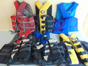 lot 37 image: Lot of 6 Adult Life Jackets