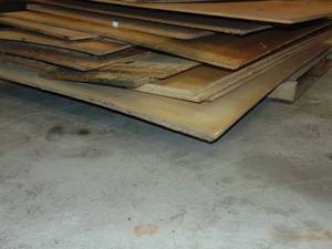 lot 61 image: Mixed Lot of Plywood 2 - 4x8 Sheets and Assorted Cut Pieces