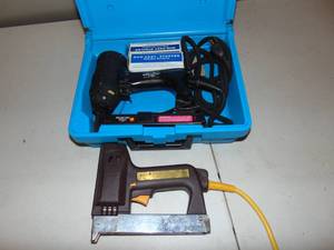 lot 72 image: Mixed Lot Of Electric Tackers - Arrow and Duo-Fast