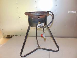 lot 86 image: Tri-Pod Cooking Stand