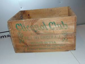 lot 96 image: Vintage Clicquot Club Case