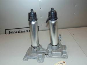 lot 98 image: Springfield Seat Pedestals - D4022 (Qty 2)