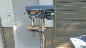 lot 107 image: Sears Craftsman 13 Drill Press with Sears Craftsman Drill Press Vise - 925273