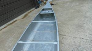 lot 4 image: Grumman Boats 18 Aluminum Canoe