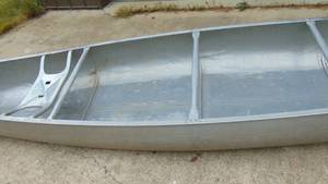 lot 6 image: Grumman Boats 17 Aluminum Canoe
