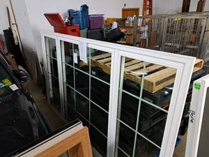 lot 225 image: Lndsay Grids Window 113x65-34