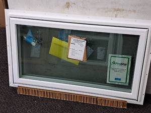 lot 227 image: Endure EN600 Series 1-Lite Awning (operable) Window 631 37x21