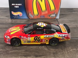 lot 10 image: 1999 Nascar Hot Wheels Crews Choice Bill Elliott Ford Taurus #94  McDonalds 124 scale die cast stock car