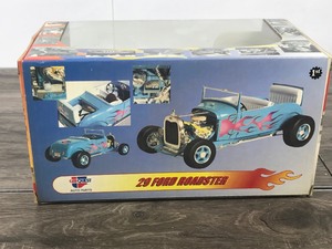 lot 20 image: 2000 Car Quest Auto Parts 1929 Ford Roadster 125 scale die cast