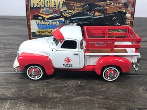 lot 27 image: 1995 ERTL Collectibles Prestige Series Matco Tools 1950 Chevy Pickup Truck 125 scale die cast