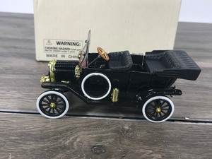 lot 31 image: The National Motor Museum Mint 1910 Ford Model T Coupe 132 scale die cast