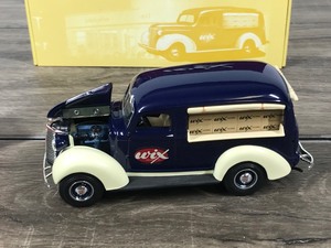 lot 39 image: 1999 First Gear Wix Filters 1939 Chevrolet Canopy Panel Car 132 scale die cast