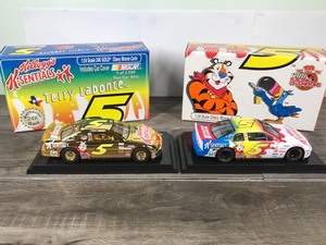 lot 44 image: 1999 Nascar Racing Champions 2 Car Set Terry Labonte Chevy Monte Carlo #5  Kellogs K-Sentials 124 scale die cast stock car