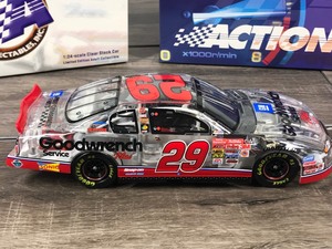 lot 58 image: 2001 Nascar Action Racing Collectible Kevin Harvick Monte Carlo #29  GM Goodwrench Service Plus 124 scale die cast stock car