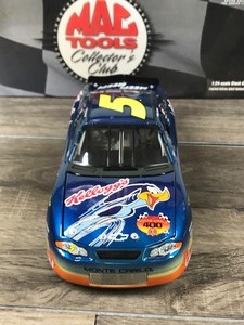 lot 97 image: 2001 Nascar Mac Tools Collectors Club Terry Labonte Monte Carlo #5 Kellogs  Looney Tunes 124 scale die cast stock car