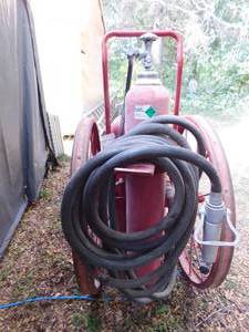 lot 7 image: Lg Vintage Ansul fire extinguisher