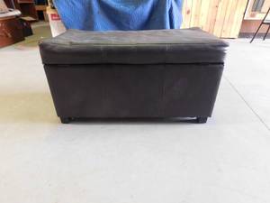 lot 221 image: Storage bench