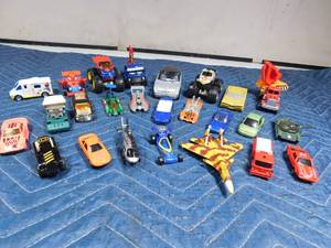 lot 225 image: Lot of Hot Wheels and more