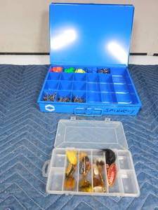 lot 238 image: Small tackle box of spinners and a metal box with spinner parts