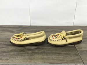 lot 402 image: Vintage pair of childs leather beaded moccasin shoes by Sure Step By Panco