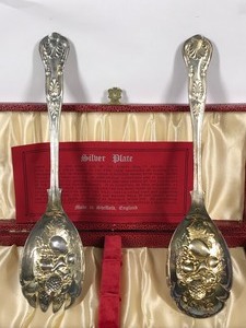 lot 407 image: Vintage Pair of Silver Plated Spoon & Forks Made in Sheffield, England in the box