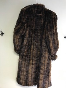 lot 421 image: Friedman Furs - Fur Coat
