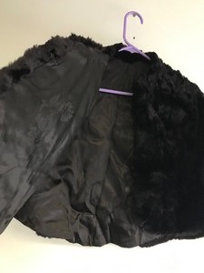 lot 422 image: Womens Fur Shawl