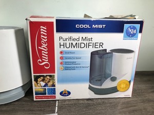 lot 428 image: Sunbeam Cool Mist Purified Mist Humidifier in the box with instructions