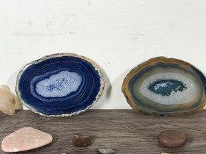 lot 450 image: Lot of rocks with agates - some are polished and some are not