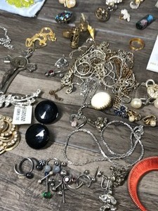 lot 476 image: Lot of Jewelry
