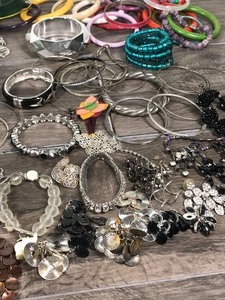 lot 477 image: Lot of Jewelry