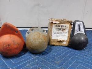 lot 262 image: 3  10lb trolling weights