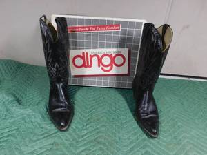 lot 303 image: Black western boots