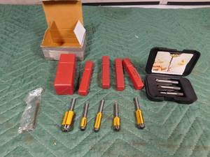 lot 311 image: 5 Pc router trim bit set and screw out bit set