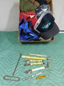 lot 313 image: Vintage advertised bottle openers, box of caps and visors and more