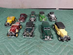 lot 318 image: 9 metal cars and trucks