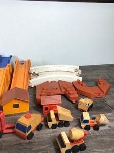 lot 384 image: 1972 Mattel & 1974 Ideal Toys Track & Accessories