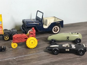 lot 385 image: Lot of collectible cars and more