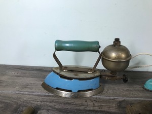 lot 388 image: 2 - Vintage Irons